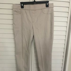 Bandolino khaki jeggings. Size 14.